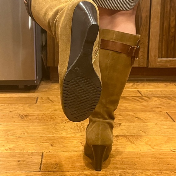 EUC! Aerosols Camel colored suede knee high wedge boots! - Picture 6 of 15